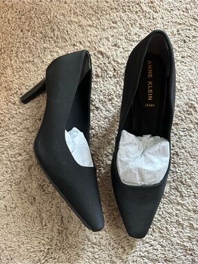 Anne Klein iFlex Black Pumps Heels Textured Fabric Women's Size 7.5W Wide
